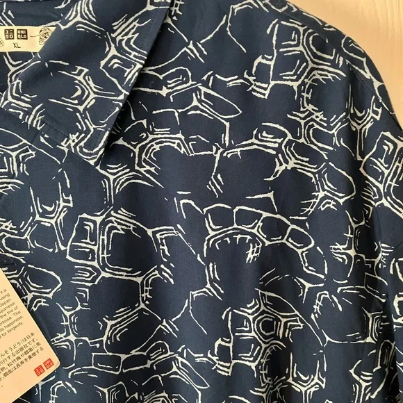 NWT Uniqlo Men's Blue Patterned Short-sleeved Button-down Shirt XL - Picture 6 of 9